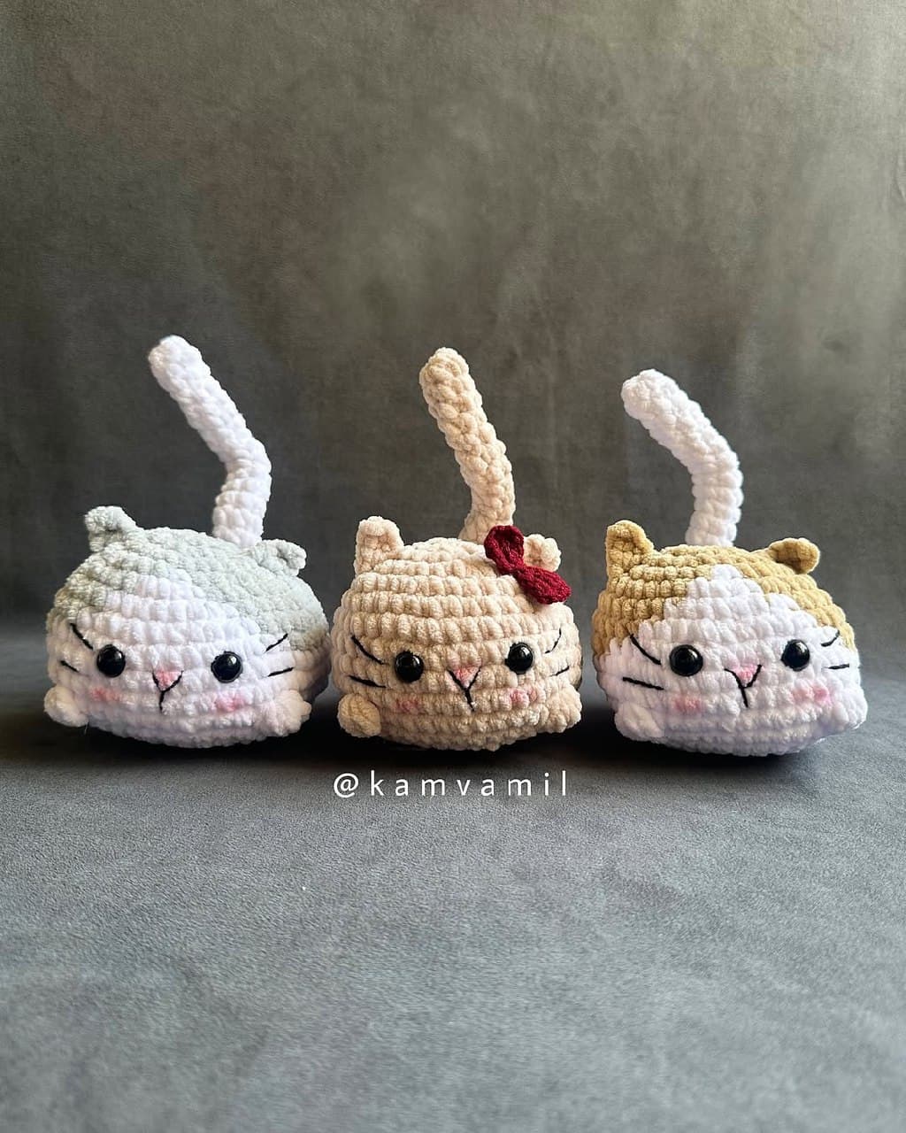 عروسک گربه بافتنی مخملی دستباف