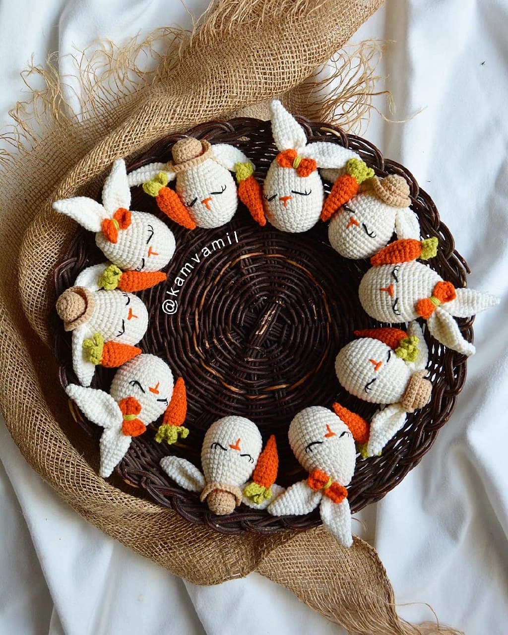 عروسک بافتنی خرگوش تخم مرغی دستباف مناسب هفت سین