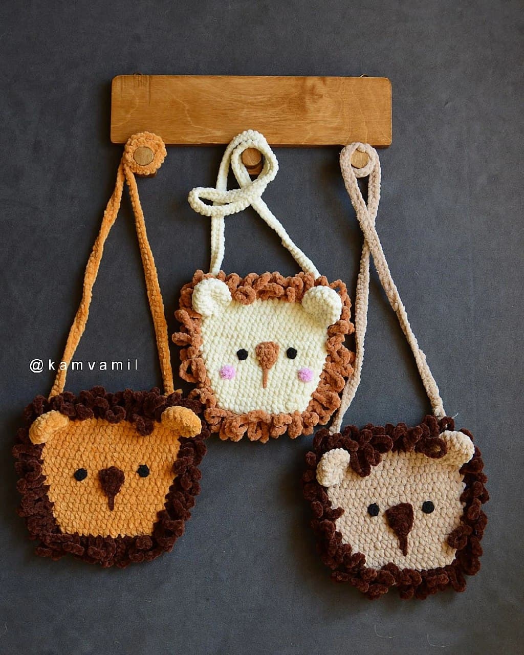 کیف بافتنی کودکانه طرح شیر مخملی