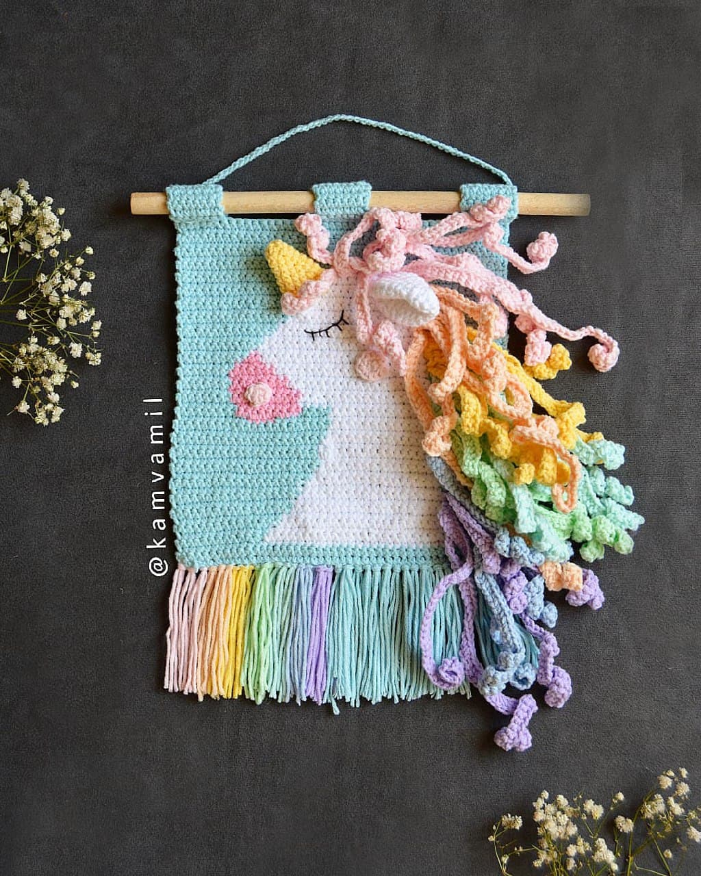 دیوارکوب بافتنی دستباف طرح یونیکورن پاستلی