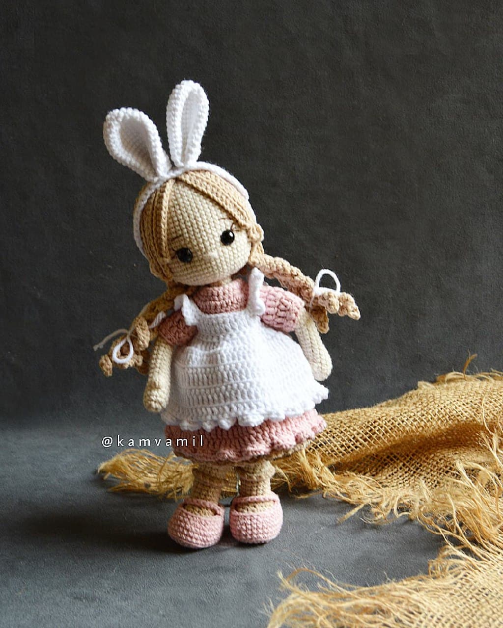 عروسک بافتنی دخترانه مدل خرگوشی به همراه لباس