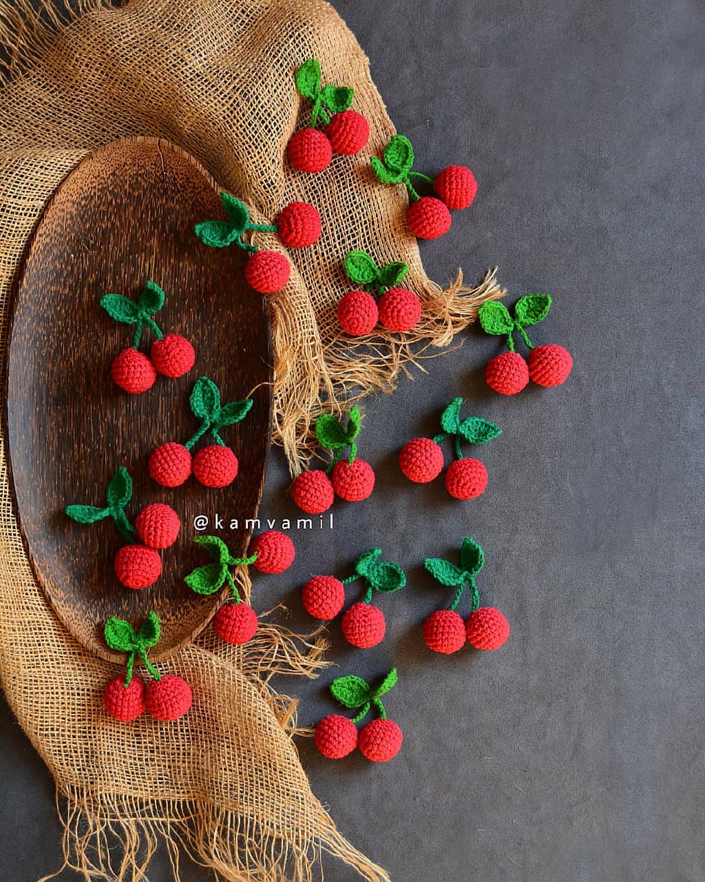 اپلیکه گیلاس بافتنی دستباف مدل فانتزی