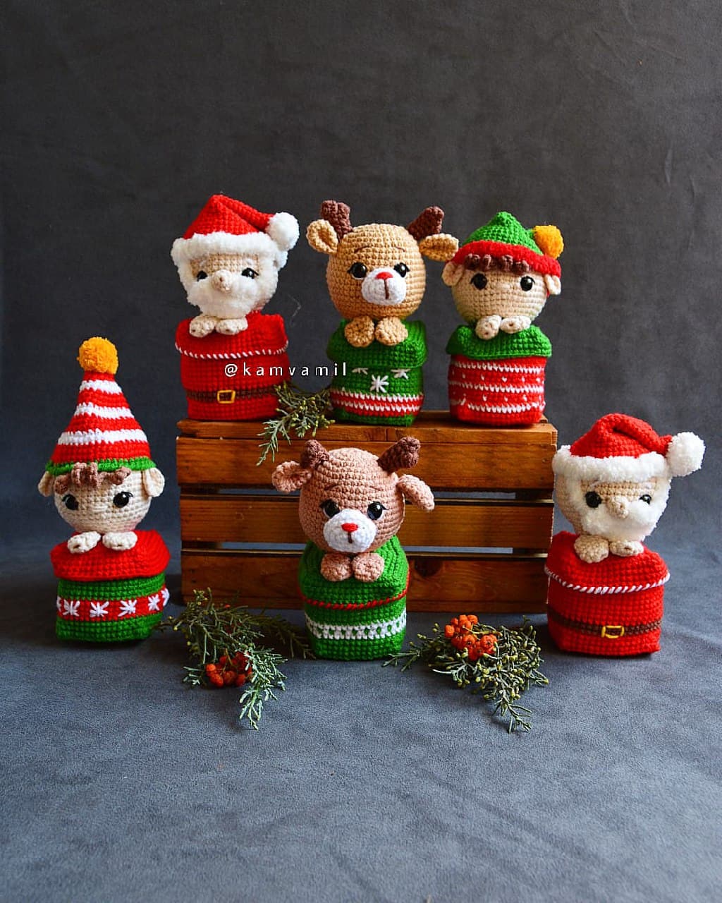 عروسک بافتنی کریسمس طرح بابانوئل و گوزن