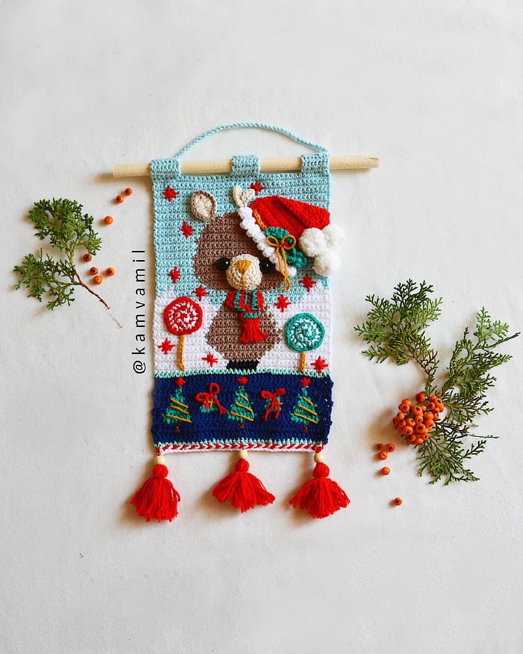 دیوارکوب بافتنی دستباف طرح گوزن کریسمس