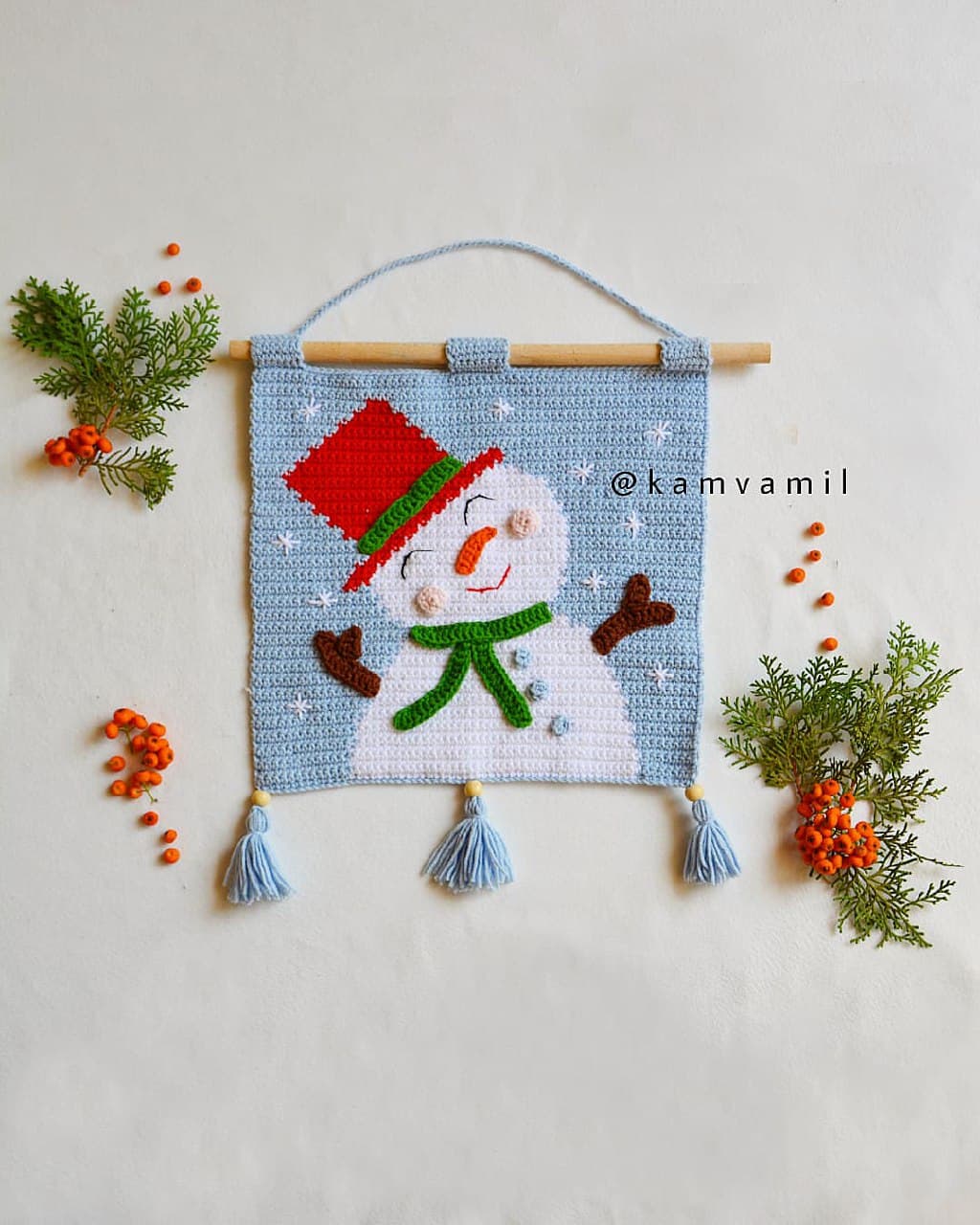 دیوارکوب بافتنی دستبافت طرح آدم برفی