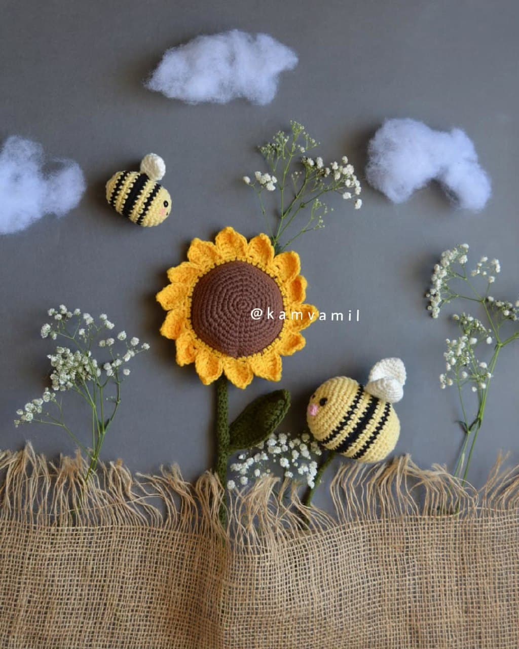 ست دکوری دستباف گل آفتابگردان و زنبور