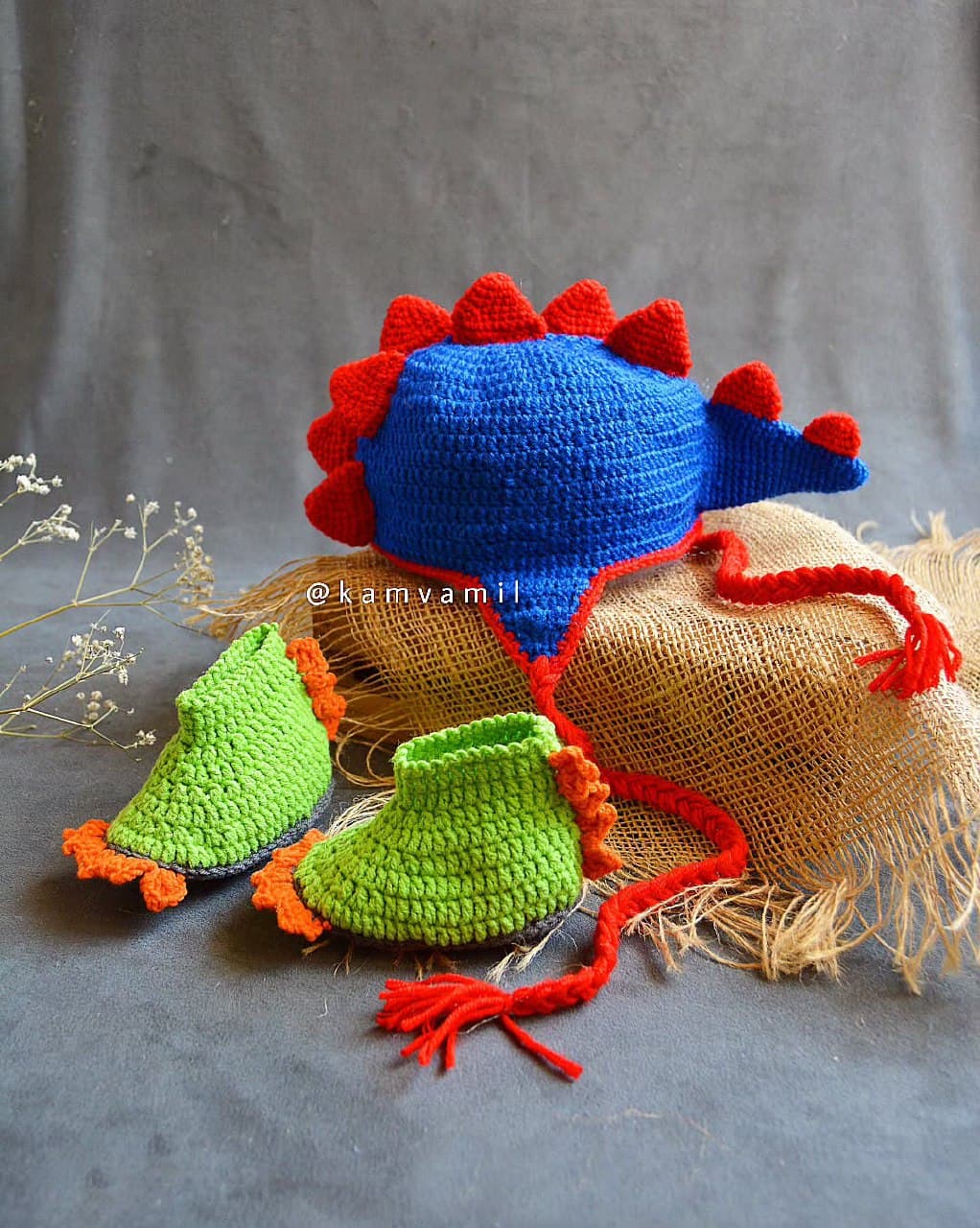 ست کلاه و پاپوش بافتنی نوزاد طرح دایناسور