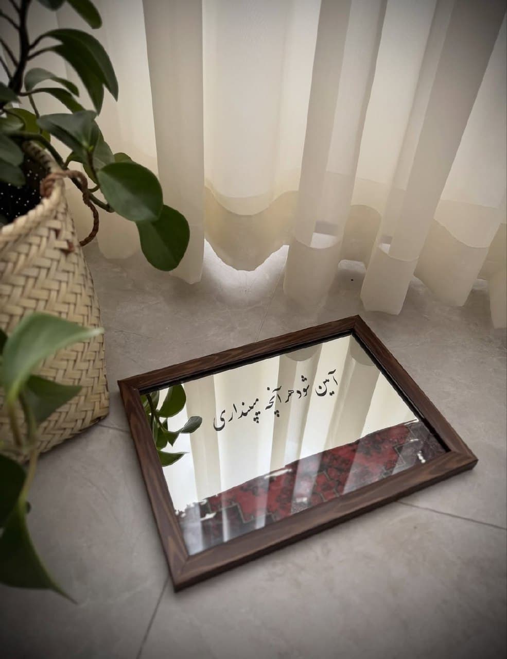 آینه دکوراتیو چوبی با متن آین شود هر آنچه پنداری