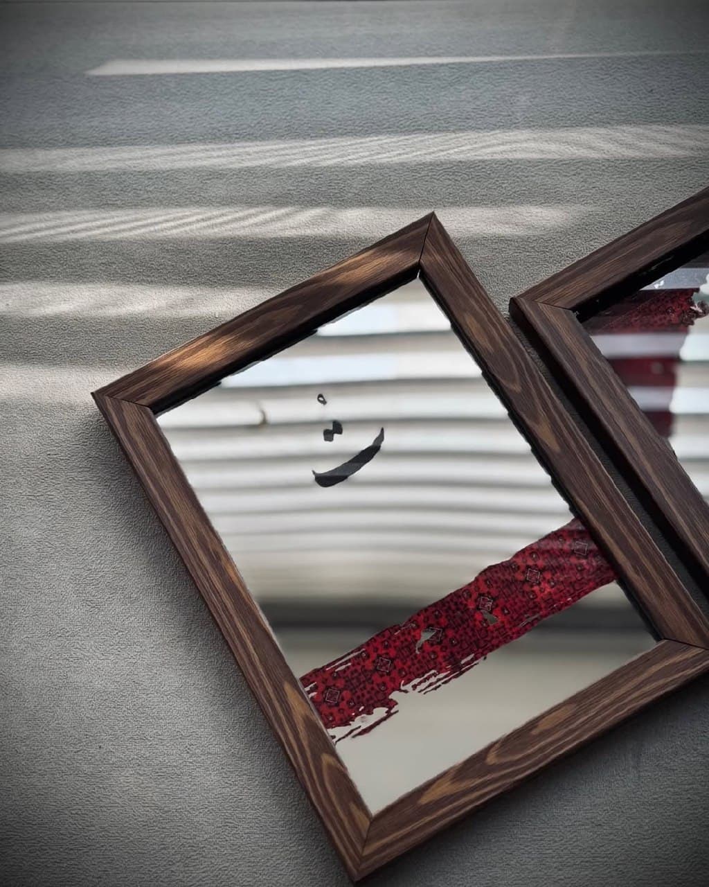 آینه دکوراتیو چوبی با طرح خطاطی تو