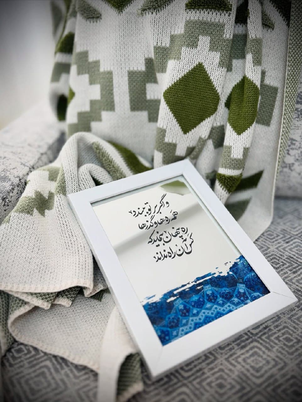 آینه دکوراتیو رومیزی با قاب سفید و شعر مولانا