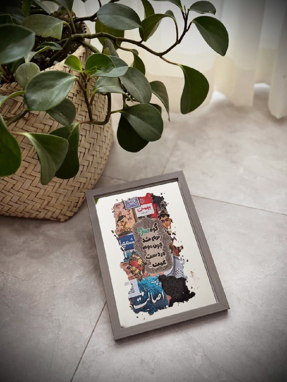 آینه دکوراتیو رومیزی با طرح کلاژ نوستالژیک