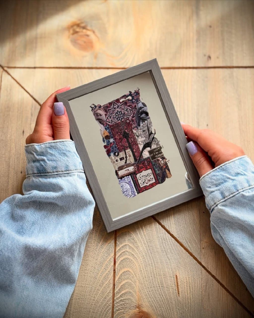 آینه دکوراتیو کلاژ هنری با قاب طوسی