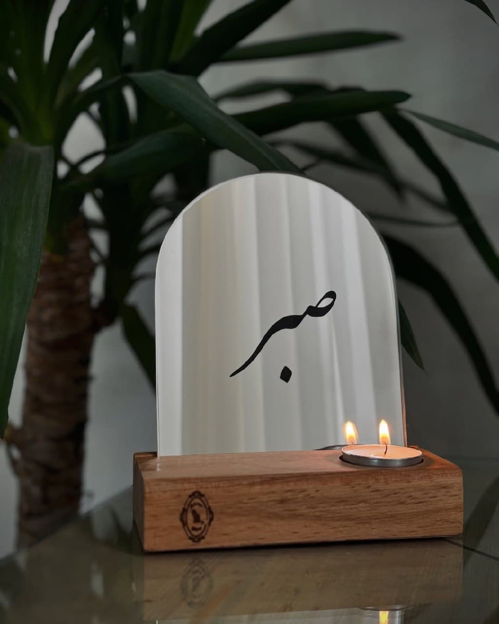 آینه دکوراتیو رومیزی جاشمعی دار با پایه چوبی طرح صبر