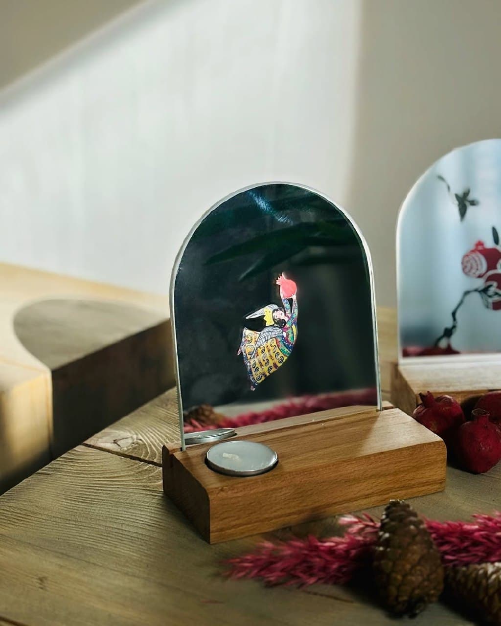 آینه دکوراتیو رومیزی جاشمعی‌دار چوبی طرح یلدا