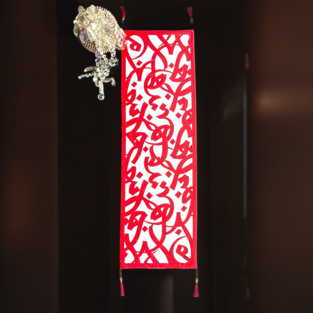 رانر مخمل طرح خوشنویسی قرمز شیندخت