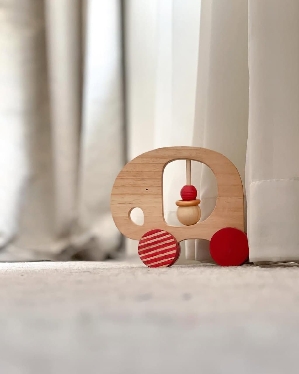 ماشین چوبی جغجغه‌ای کودک طرح فیل