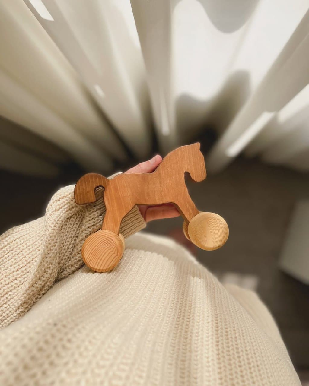 اسب چوبی چرخدار دست ساز