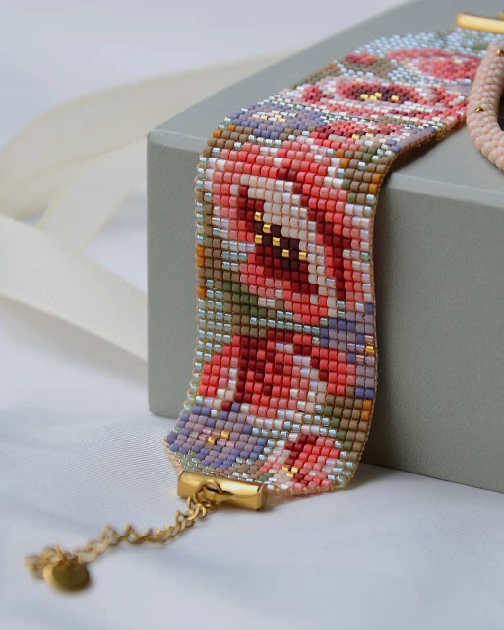 دستبند طلا و میوکی زنانه طرح باغ رز