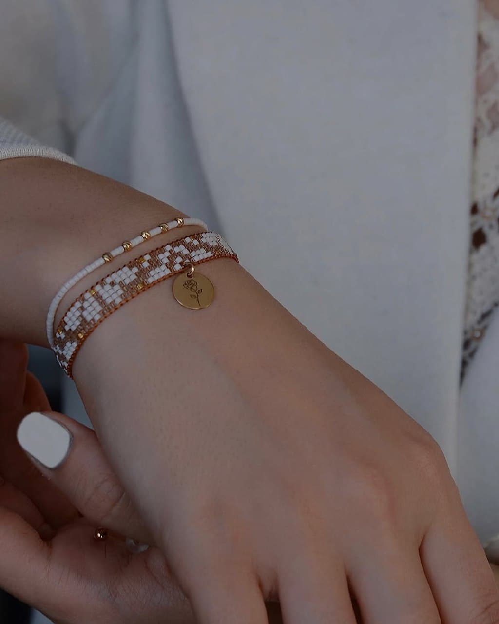 دستبند طلا و منجوق میوکی طرح رز