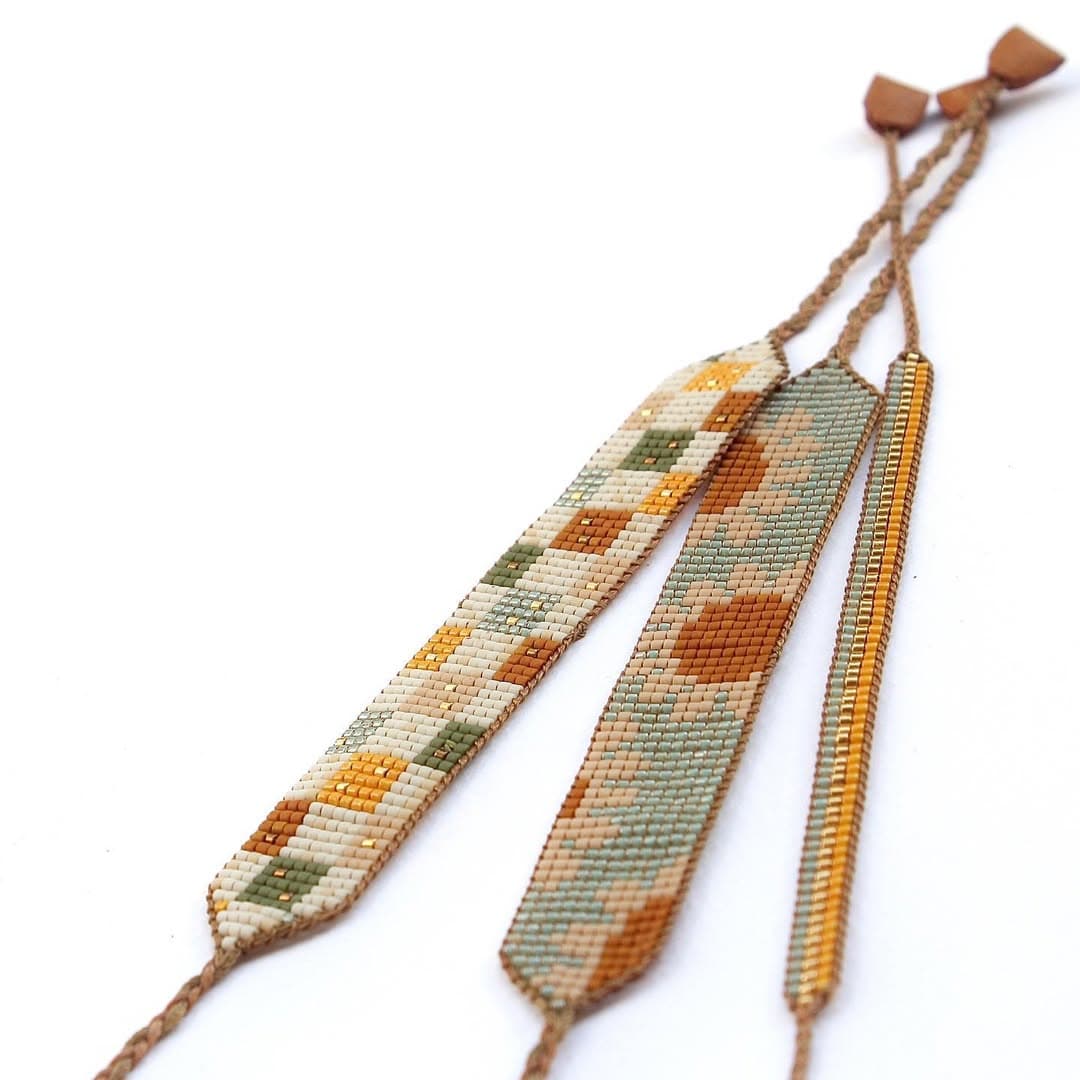 دستبند میوکی دستباف طرح چارخونه پاییزی