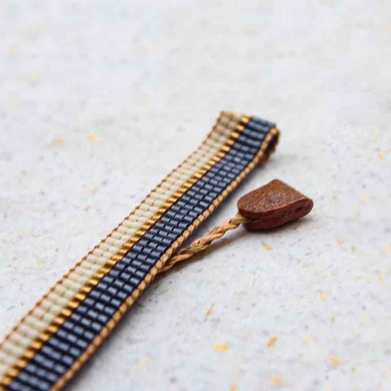 دستبند منجوقی میوکی با قفل چرمی