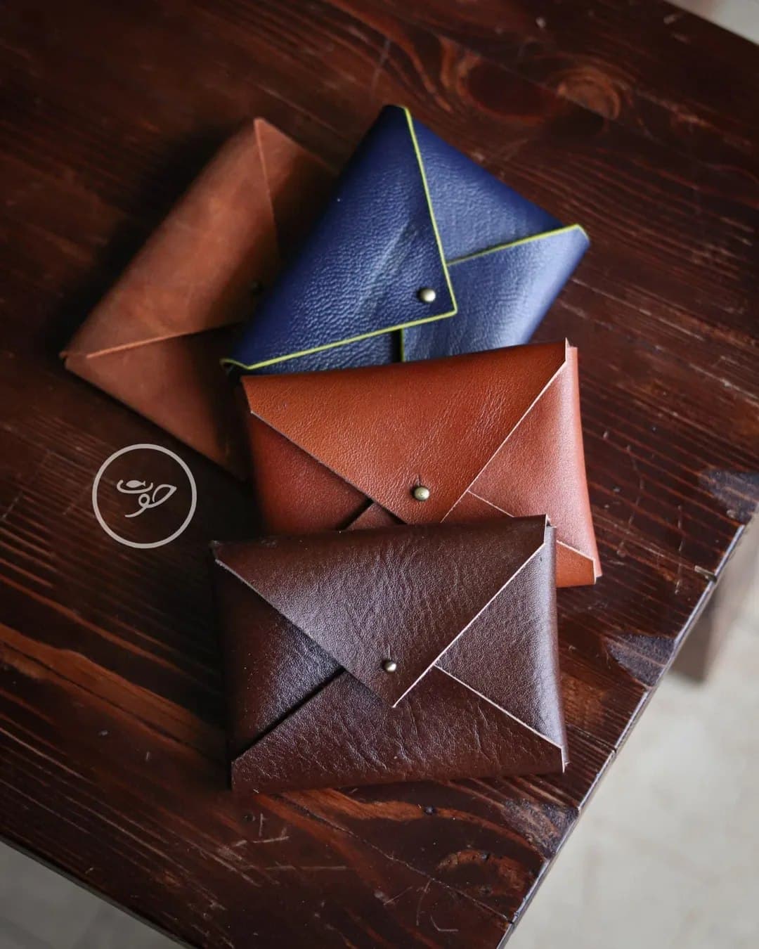 ست جاکارتی و جاکلیدی چرم طبیعی دستدوز مدل پاکتی