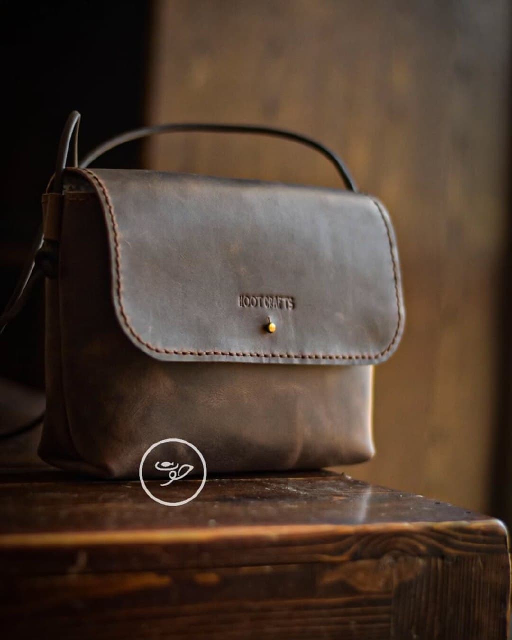 کیف دوشی زنانه چرم طبیعی دست دوز مدل هور