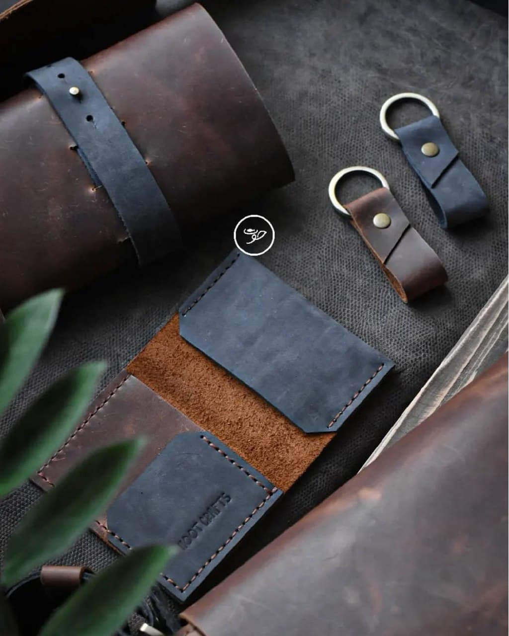 ست چهار تکه چرم طبیعی دست دوز کریزی هورس