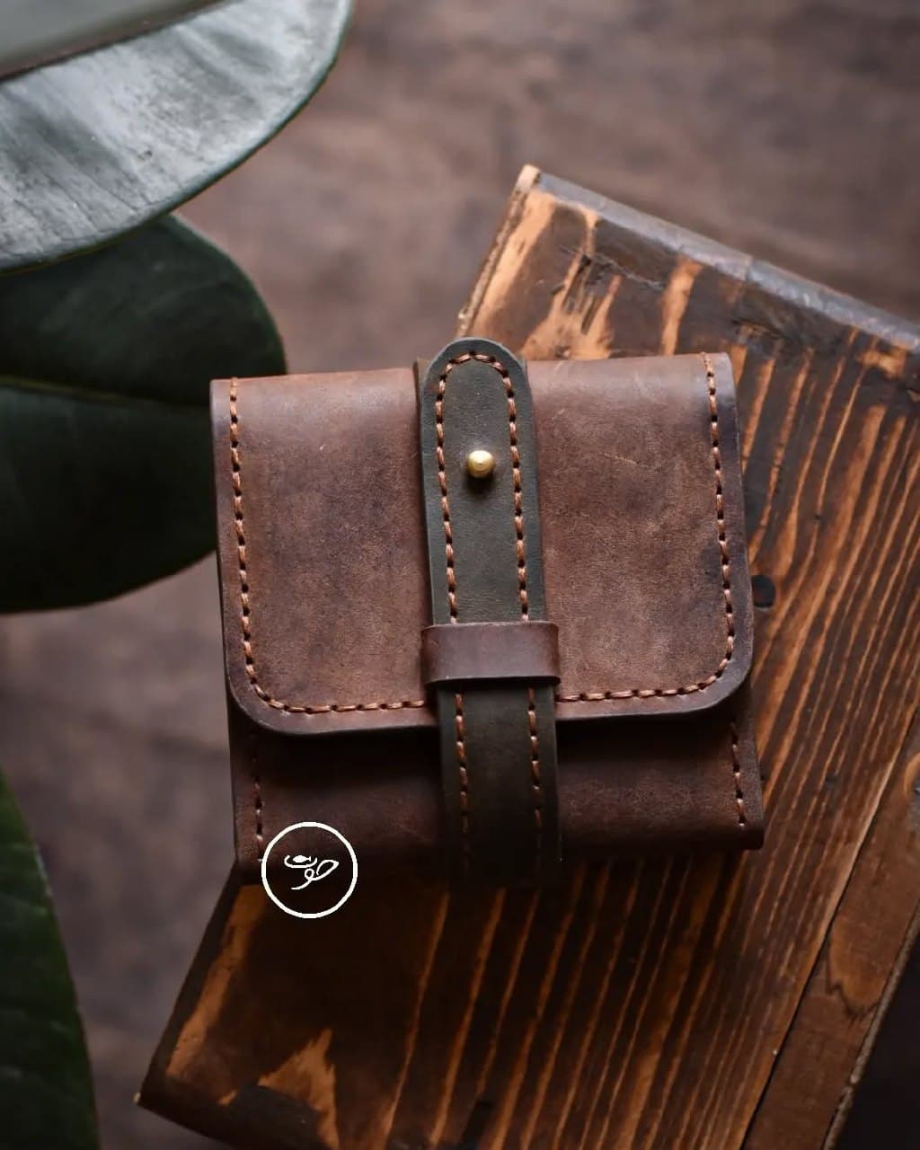 کیف پول و جاکارتی چرم کریزی هورس دستدوز مدل ویولت کوچک