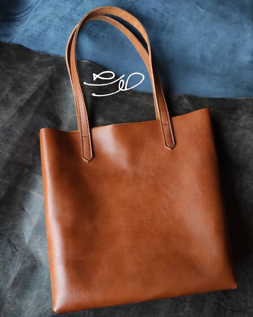 کیف دوشی زنانه چرم طبیعی دست دوز مدل توت بگ