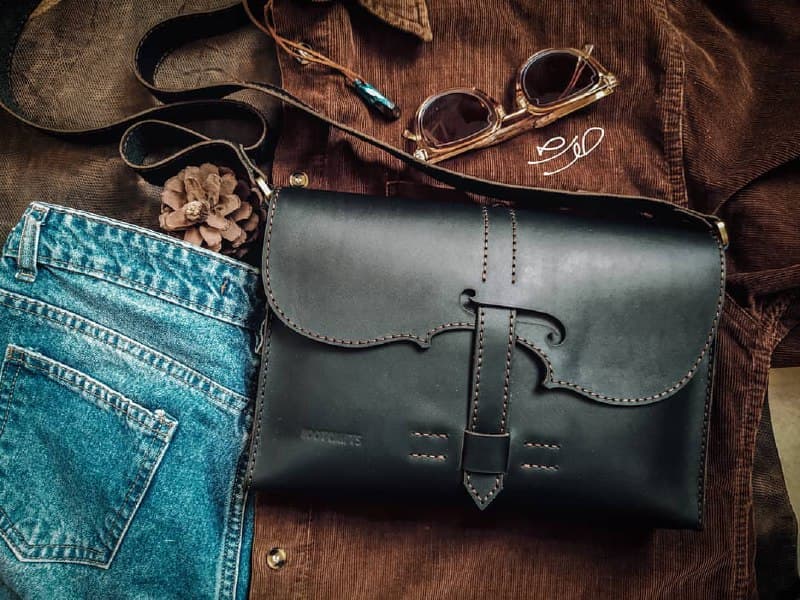 کیف دوشی چرم طبیعی دست دوز زنانه طرح ویولن