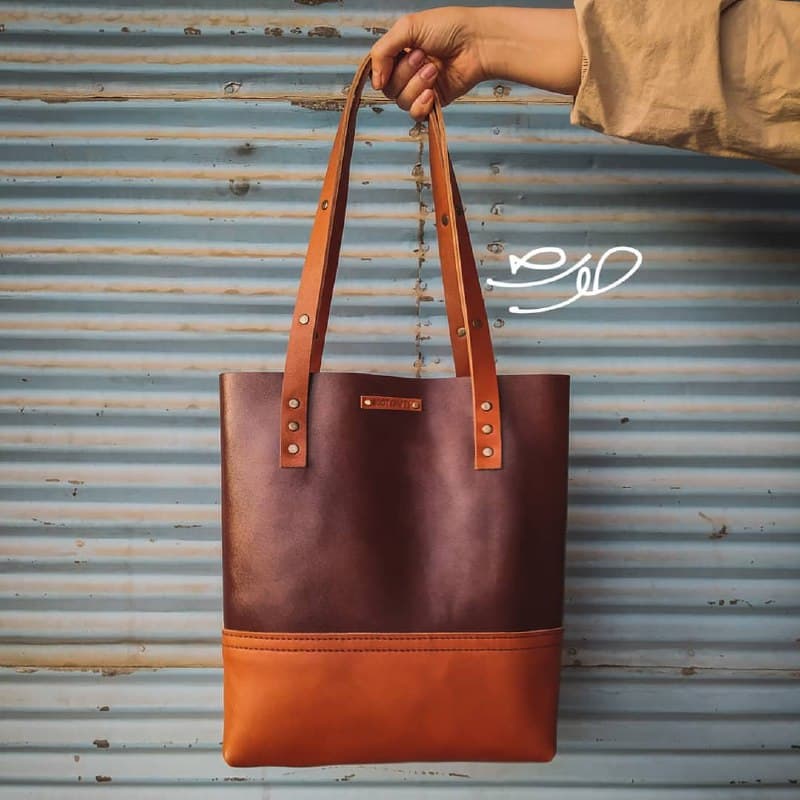 کیف دوشی چرم طبیعی دست دوز دو رنگ مدل Hoot Tote