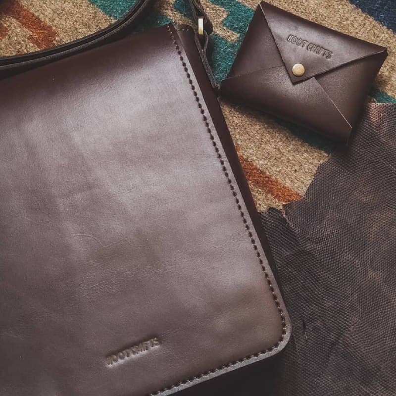 کیف دوشی چرم طبیعی دست دوز هوت کرفتس مدل کلاسیک