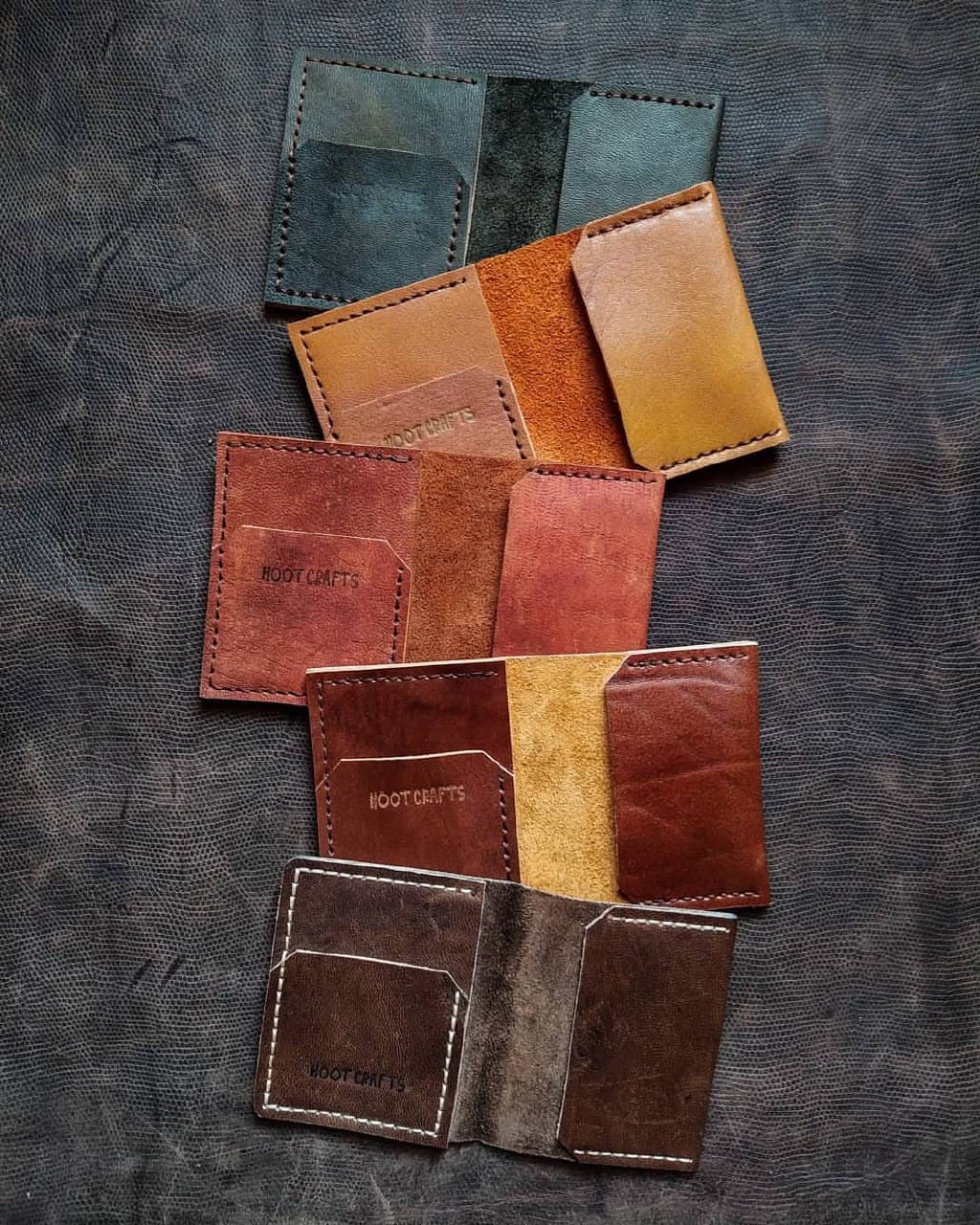 جاکارتی چرم طبیعی دست دوز مینیمال