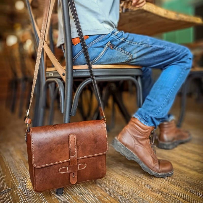 کیف دوشی چرم طبیعی دست دوز مدل کلاسیک