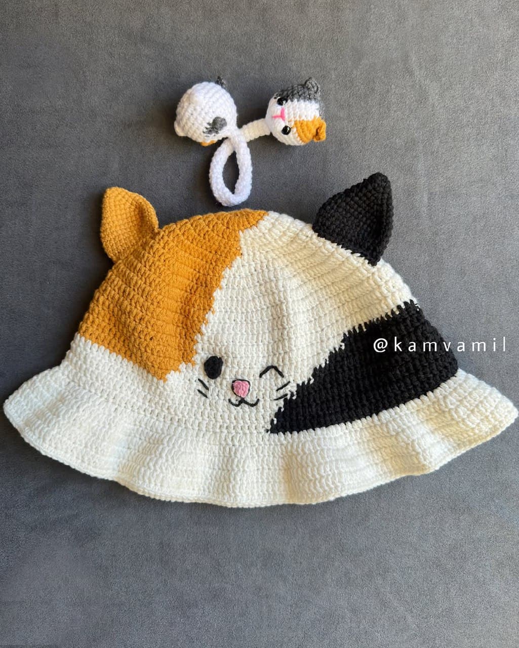 کلاه باکت بافتنی طرح گربه کالیکو گوش دار