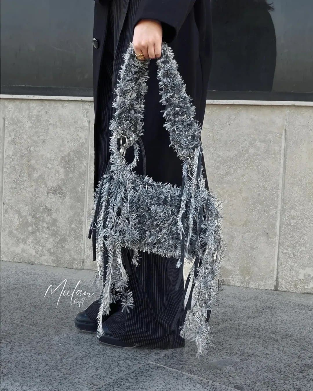 کیف بافتنی دوشی زنانه مولان مدل شگی طوسی