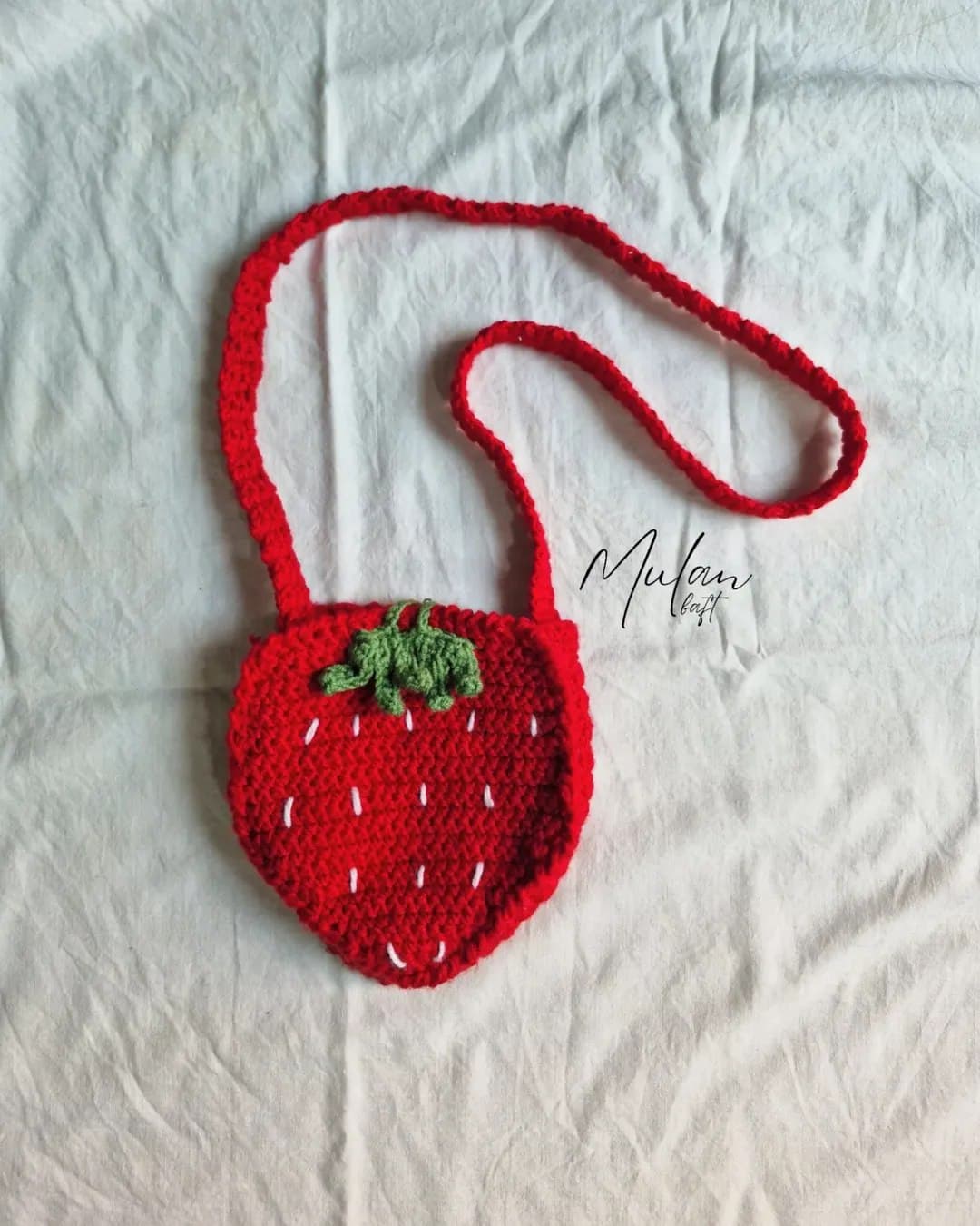 کیف بافتنی دوشی دستباف مدل توت فرنگی