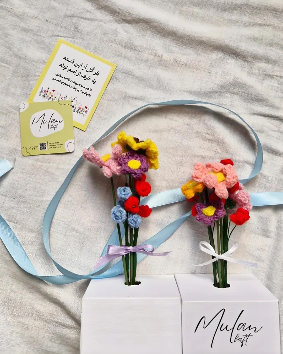 دسته گل بافتنی سفارشی با حروف اسم، هدیه دکوری ماندگار