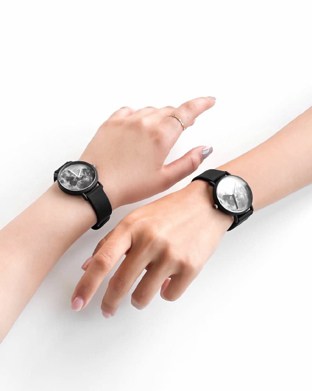 ساعت مچی زنانه با طرح ماه کامل