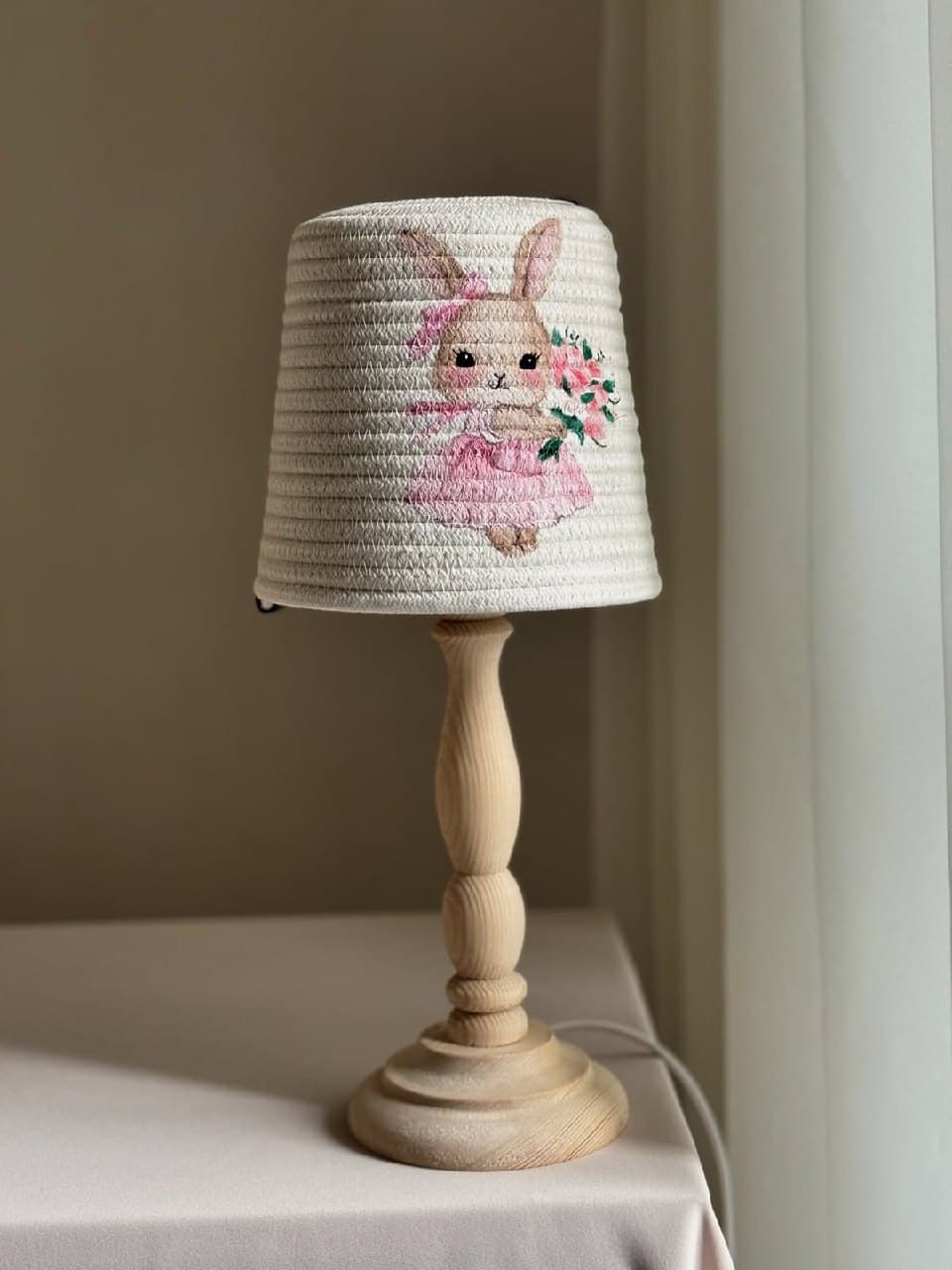 آباژور اتاق کودک دست ساز با نقاشی طرح خرگوش