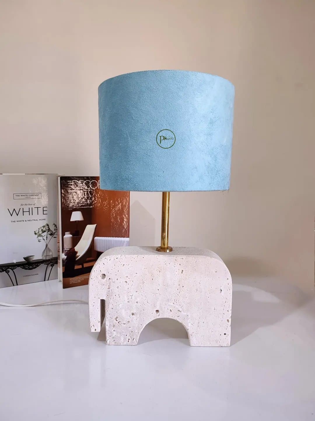 آباژور رومیزی سنگ تراورتن طرح فیل با شید آبی