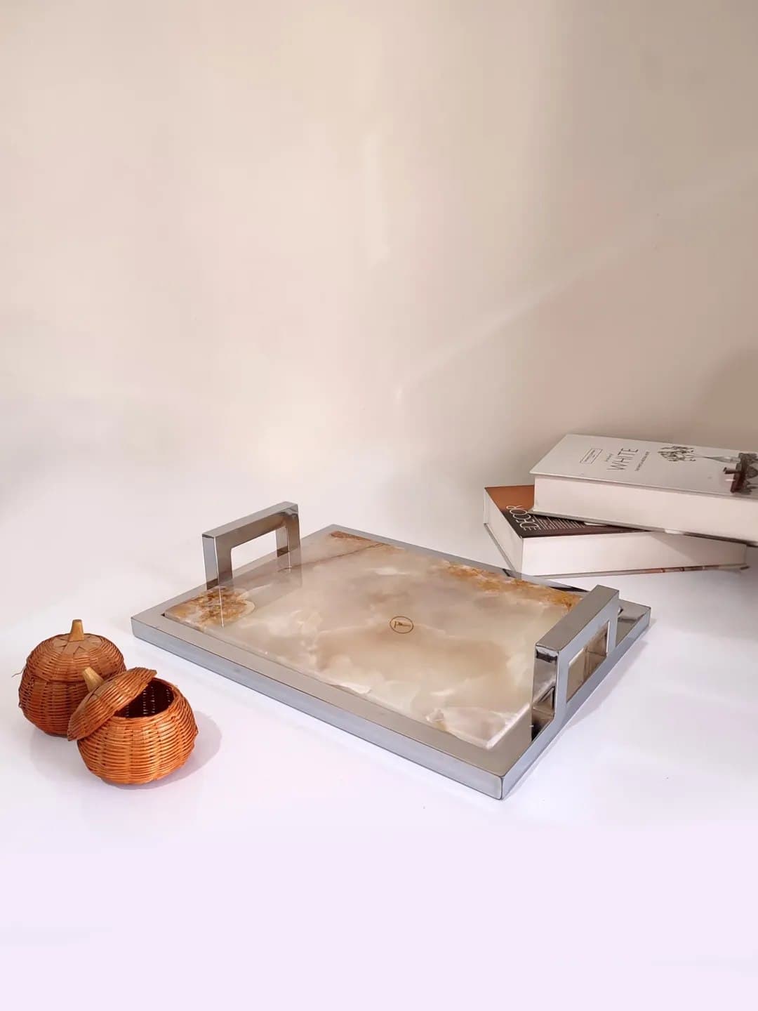 سینی پذیرایی سنگی مدرن طرح هورشید با دسته فلزی