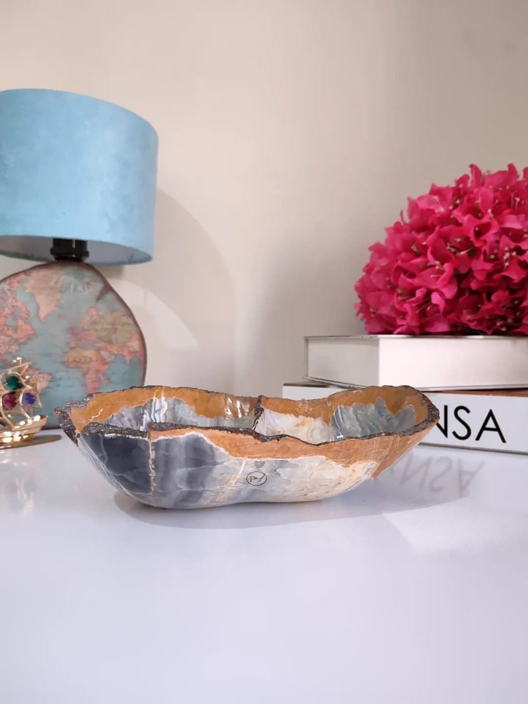 اردوخوری و مزه خوری دو خانه از سنگ مرمر عجمی طبیعی