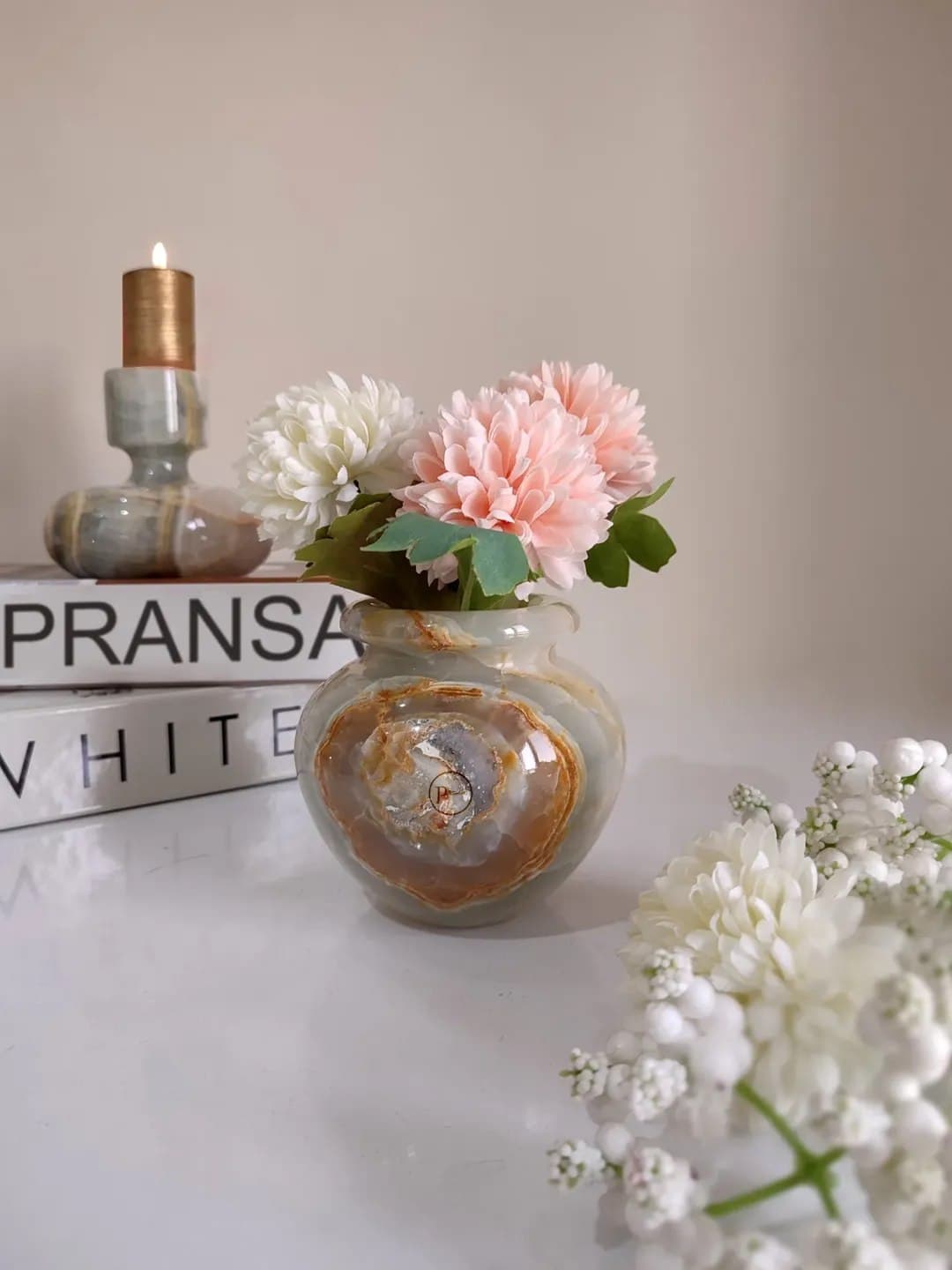 گلدان سنگی مرمر طرح گلدن بلک مدل خمره‌ای کوچک