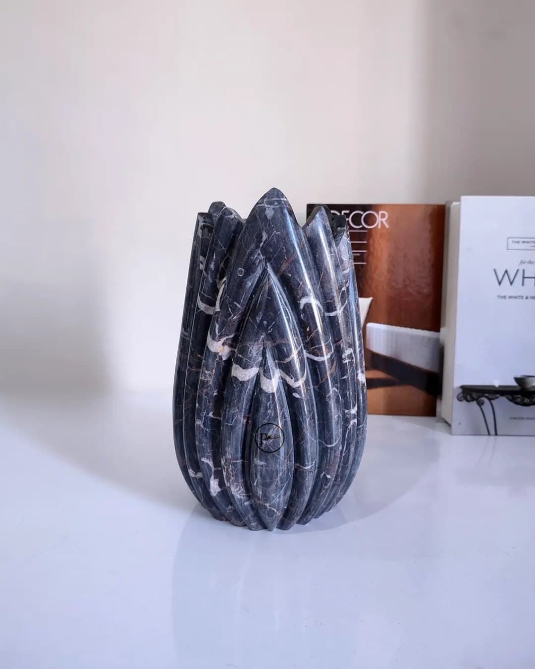 گلدان سنگی مرمر طرح لاله مدل Throne