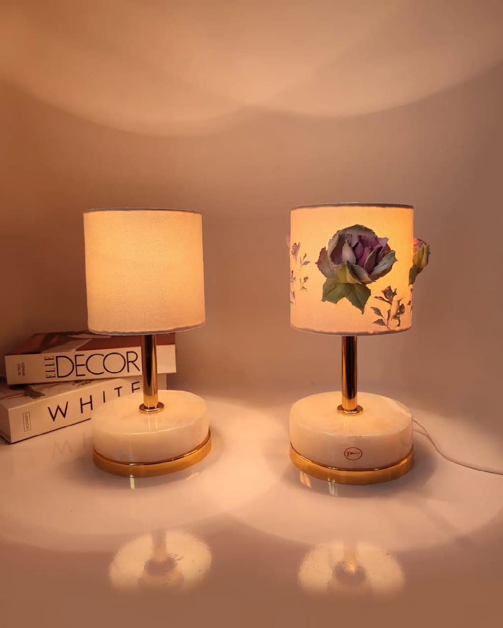 آباژور رومیزی پایه سنگ مرمر با گل رز دستساز مدل رزالین