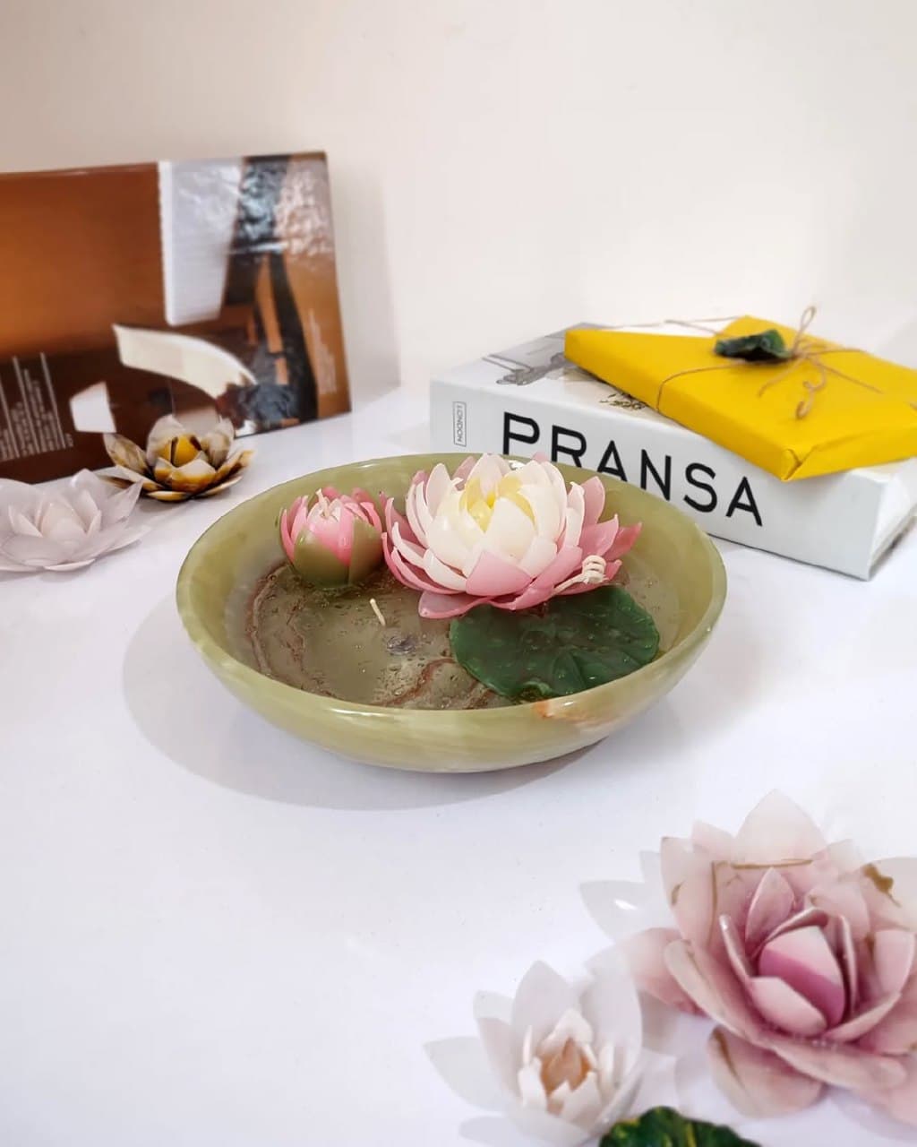 جاشمعی سنگی دکوری طرح نیلوفر آبی