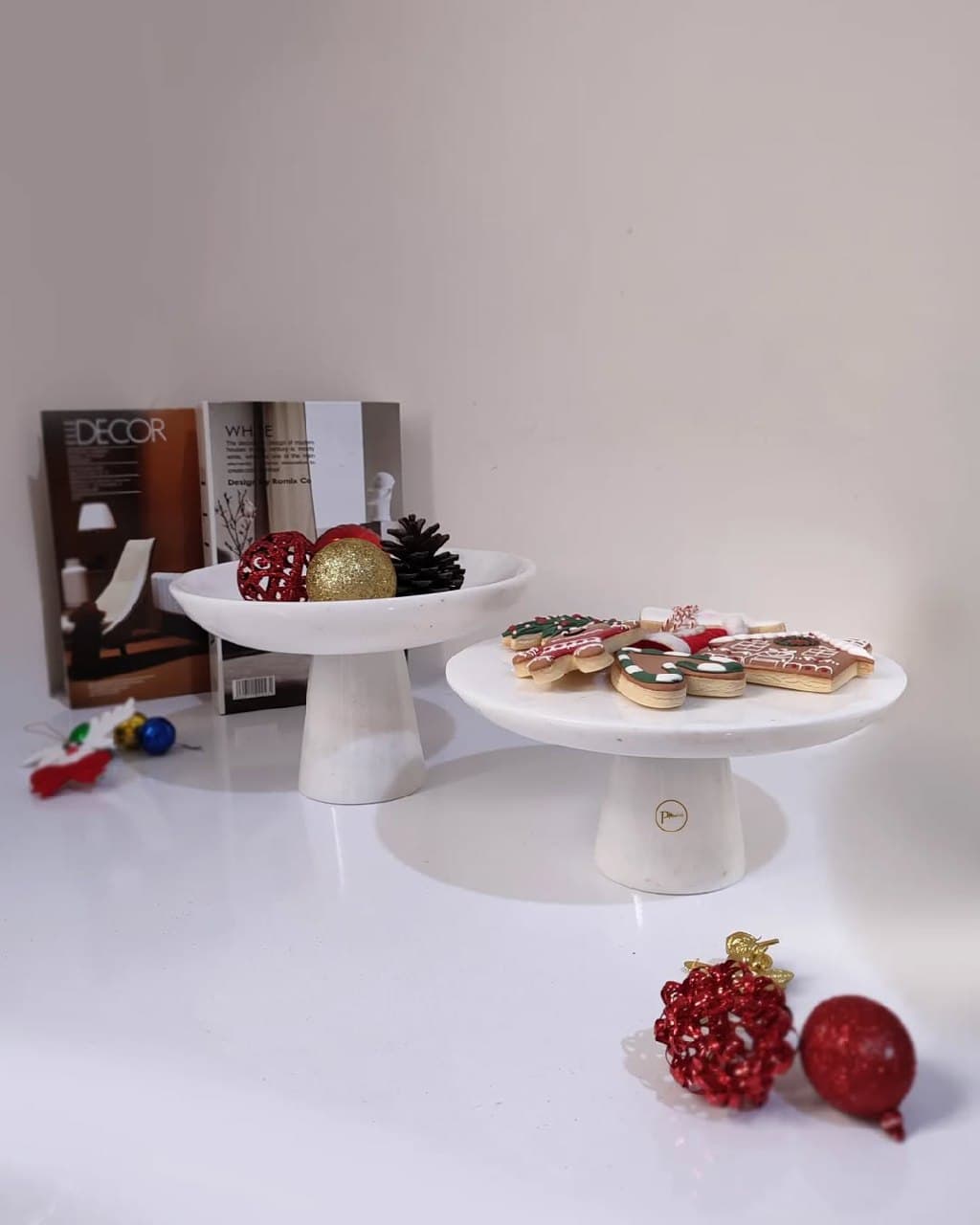 کیک خوری پایه دار سنگ مرمر سفید طرح دونه برف