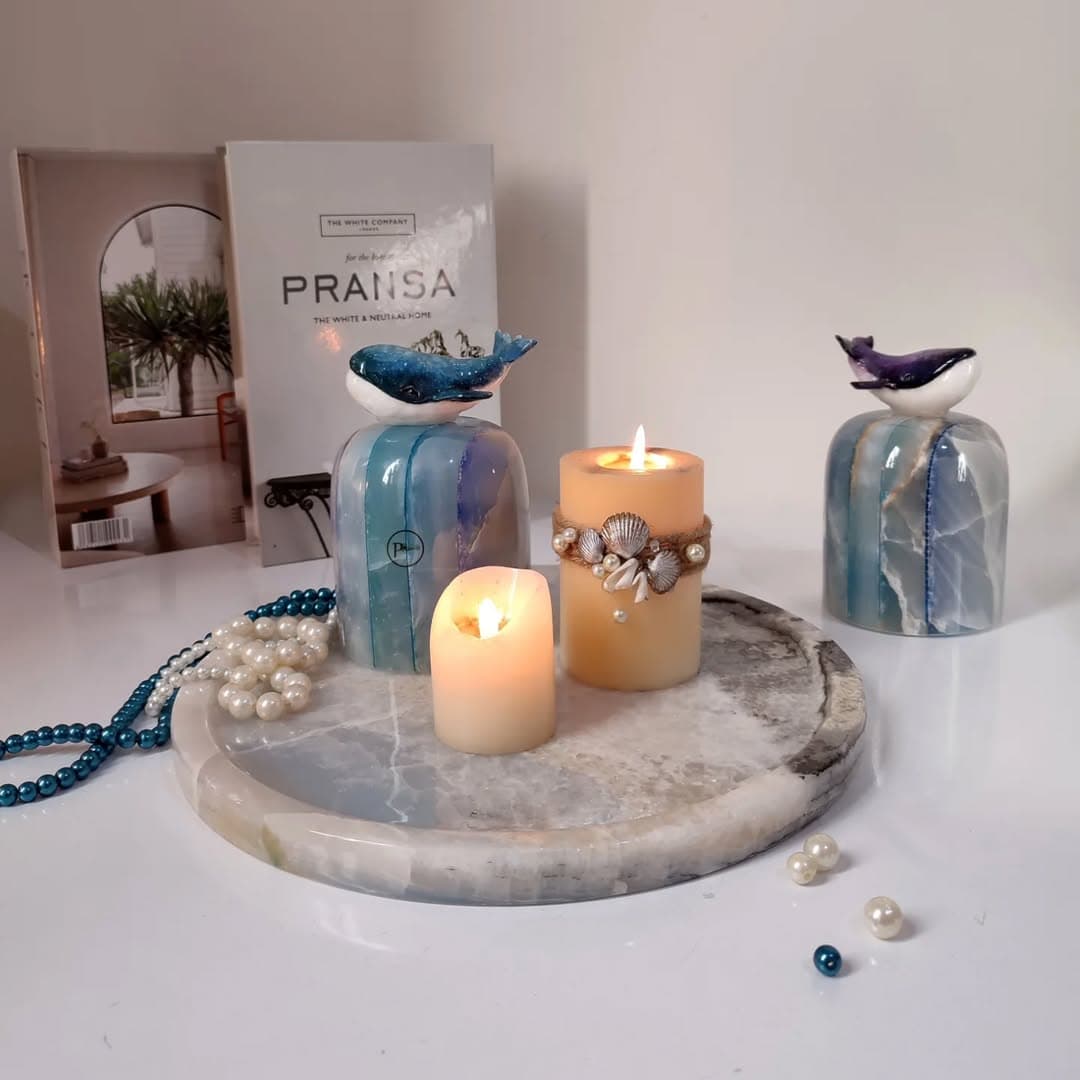 دکوری گوی سنگ مرمر آبی با مجسمه نهنگ